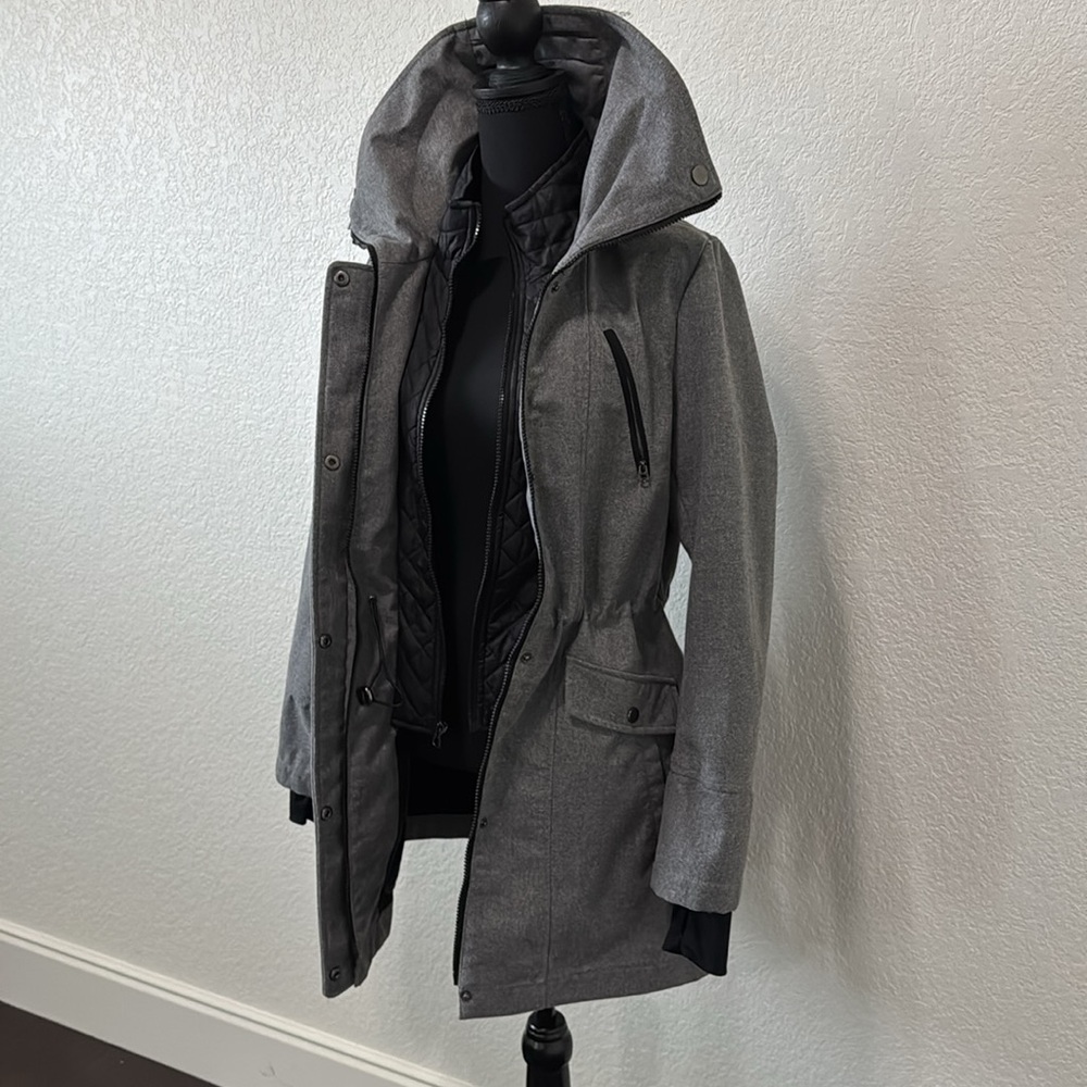 Liz Claiborne woman’s gray coat size medium - Picture 7 of 9